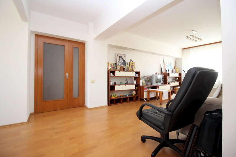 Crangasi Ceahlaul, 3 camere modificat din 4, centrala proprie, mobilat