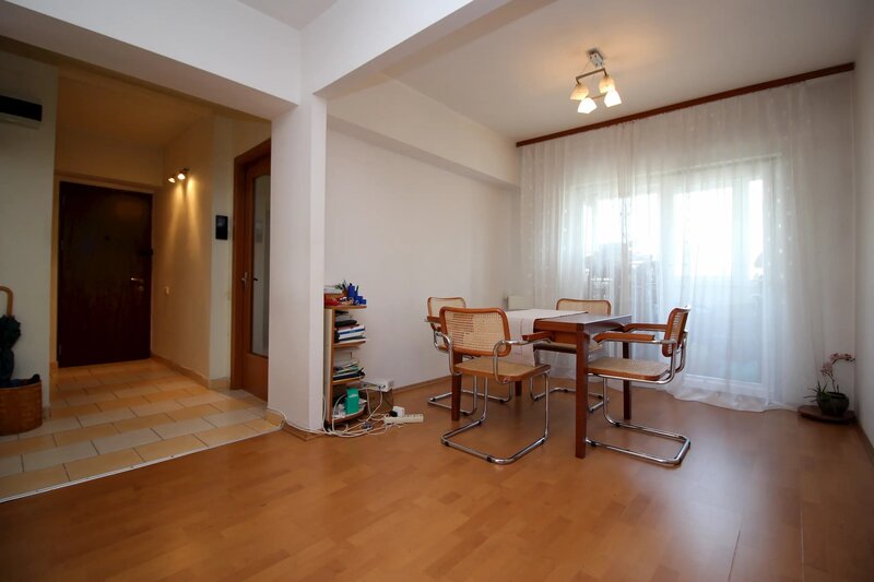 Crangasi Ceahlaul, 3 camere modificat din 4, centrala proprie, mobilat