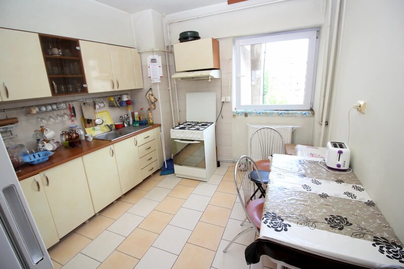 Crangasi Ceahlaul, 3 camere modificat din 4, centrala proprie, mobilat